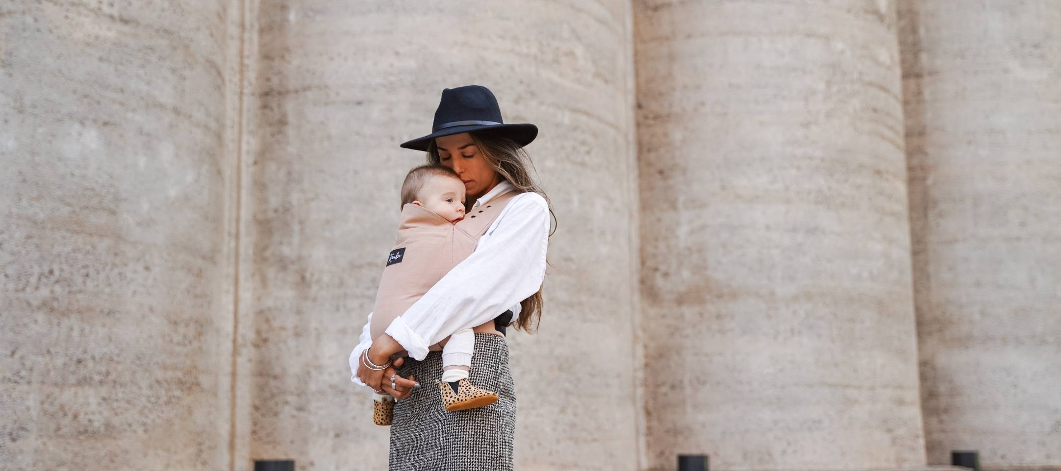 9 Gründe, warum Babytragen für dein Baby und dich gesund sind